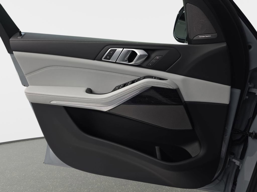 New 2026 BMW X5 xDrive40i w/ M Sport Package image 26