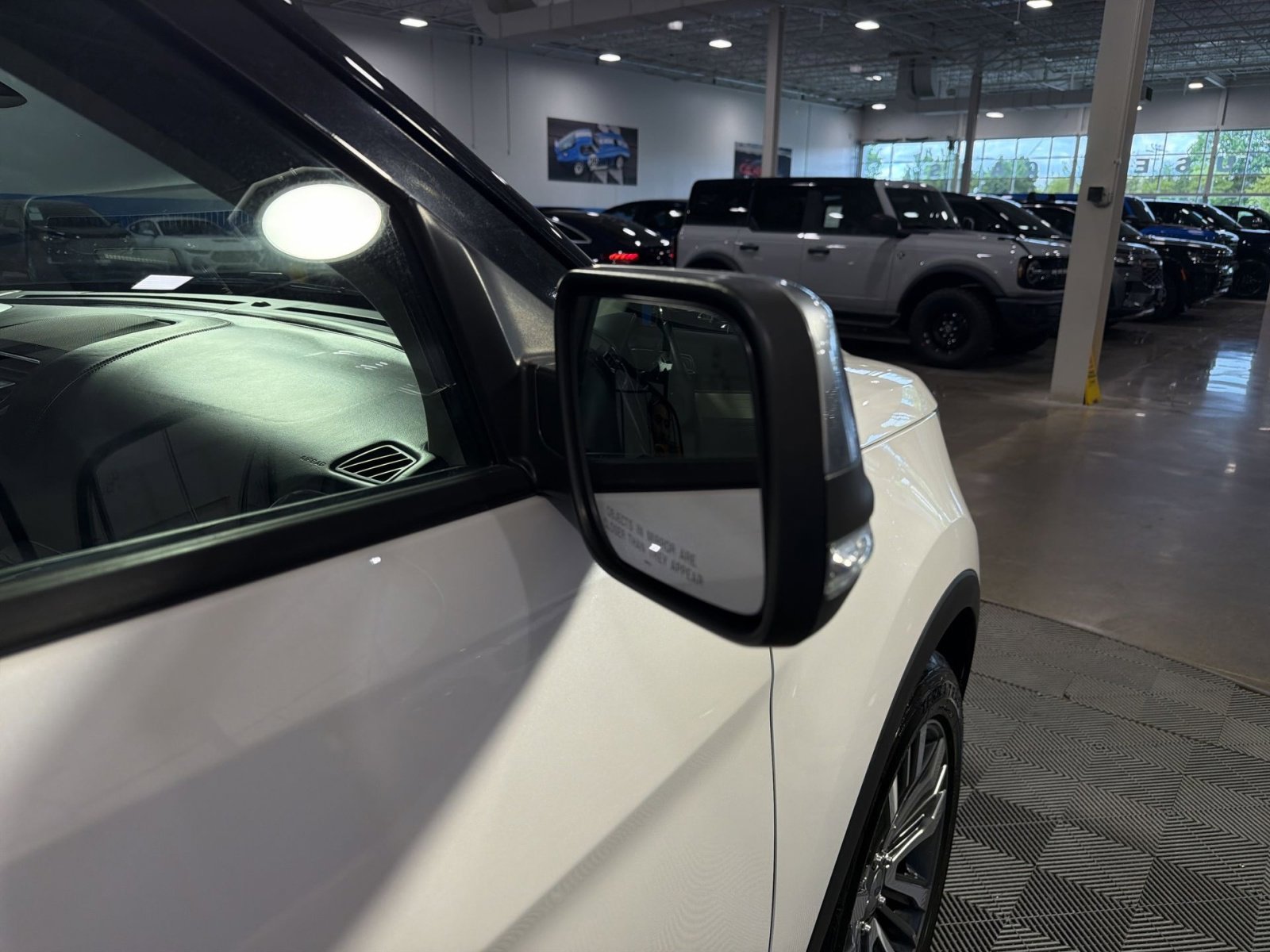 Used 2019 Ford Explorer Platinum AWD/4WD image 23