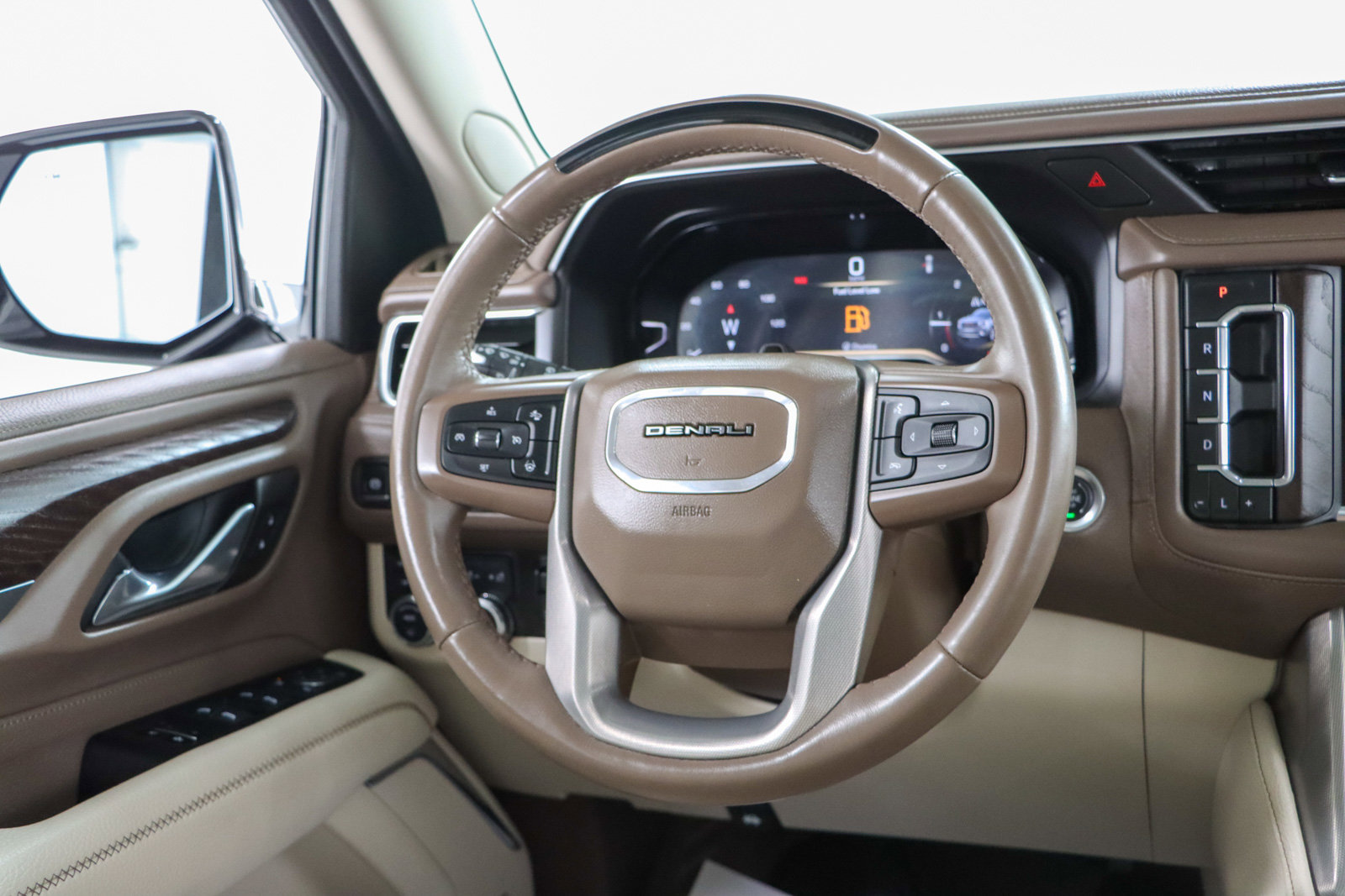 Used 2024 GMC Yukon Denali w/ Advanced Technology Package AWD/4WD image 13