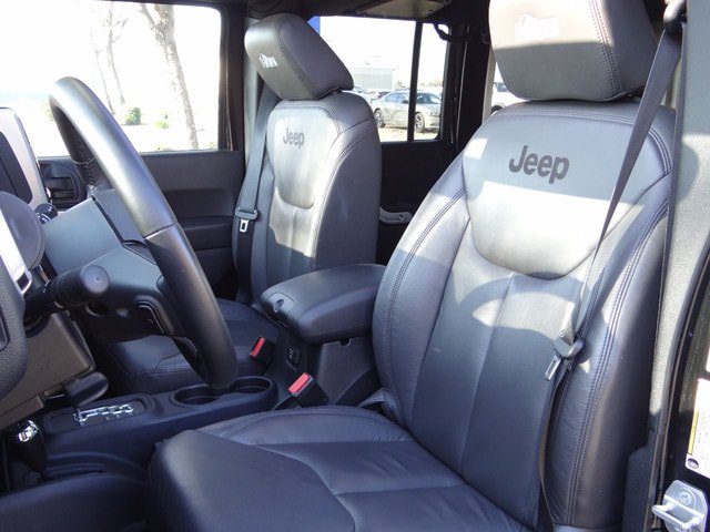 Used 2015 Jeep Wrangler Unlimited Rubicon w/ Connectivity Group AWD/4WD image 20