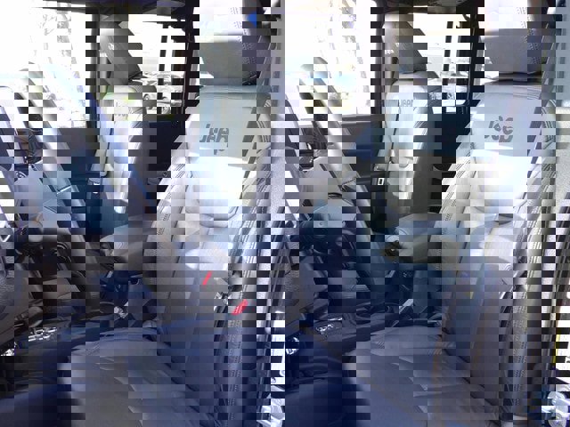 Used 2015 Jeep Wrangler Unlimited Rubicon w/ Connectivity Group image 20