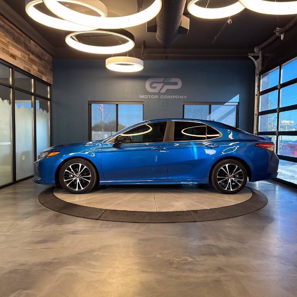 Used 2019 Toyota Camry SE FWD image 6
