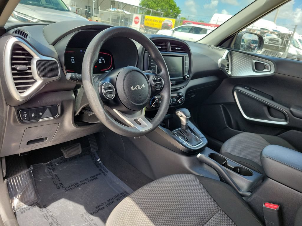 Used 2024 Kia Soul LX w/ Option Group 015 FWD image 8