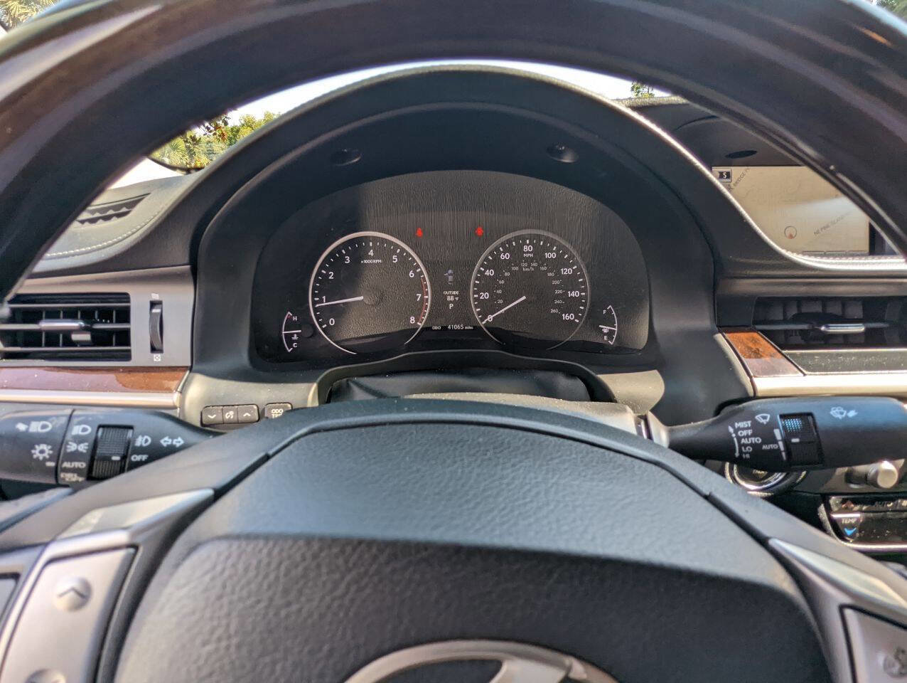 Used 2014 Lexus ES 350 Base 4dr Sedan w/ Luxury Package image 20