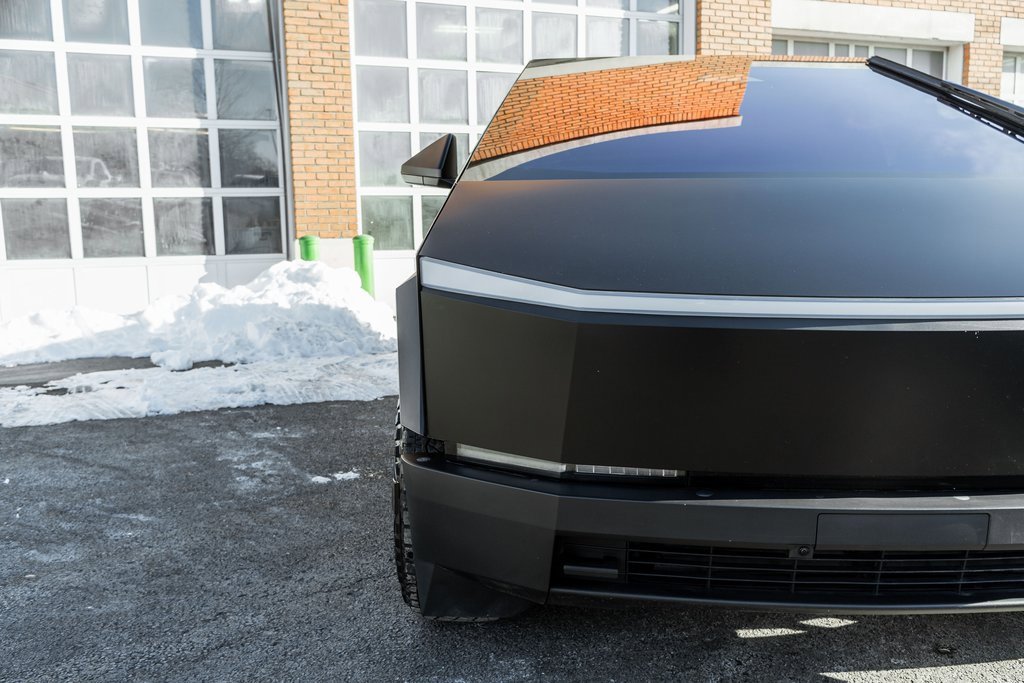 Used 2024 Tesla Cybertruck AWD Crew Cab image 37