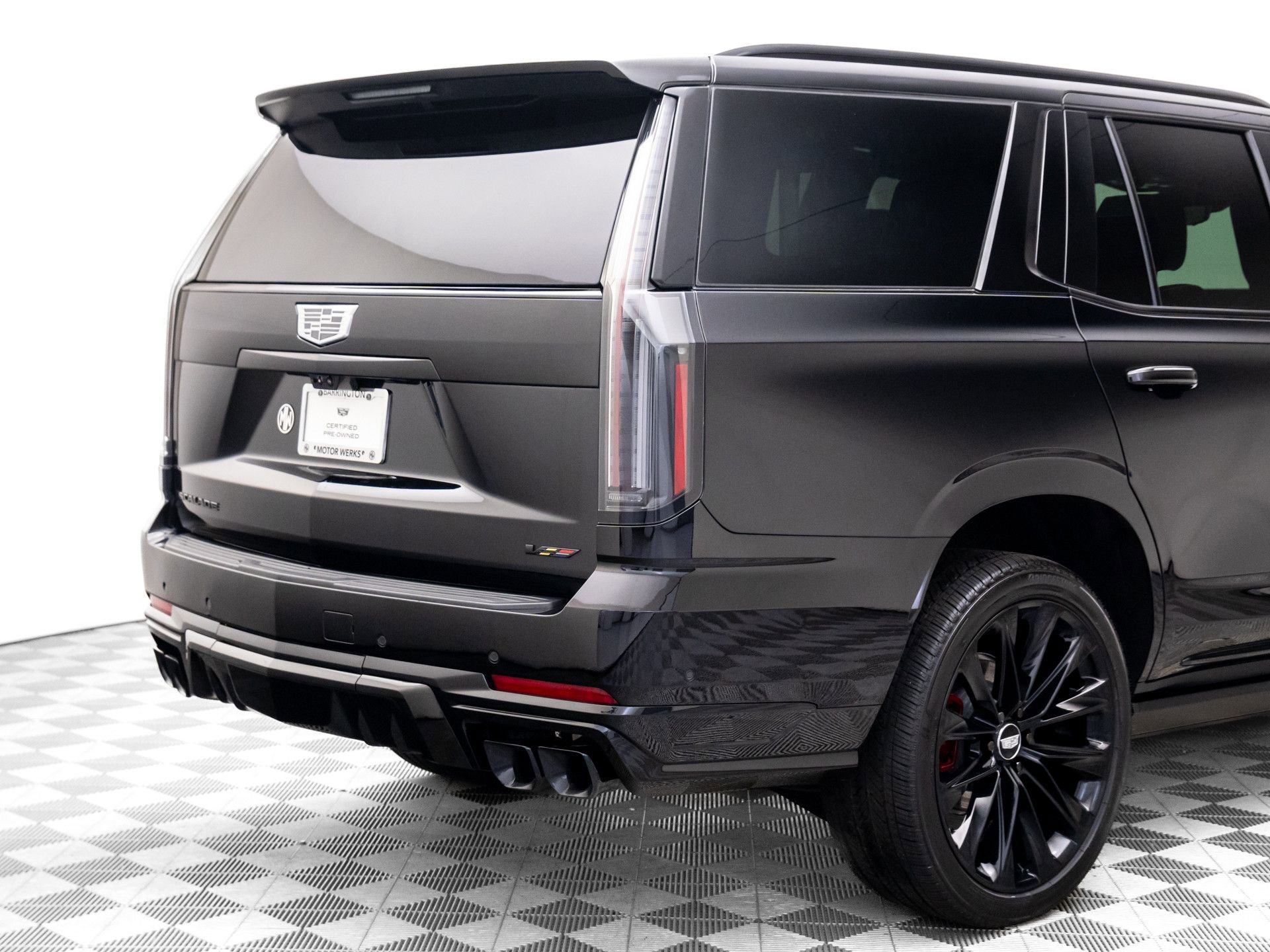 Certified 2025 Cadillac Escalade V w/ LPO, ONYX Package image 39