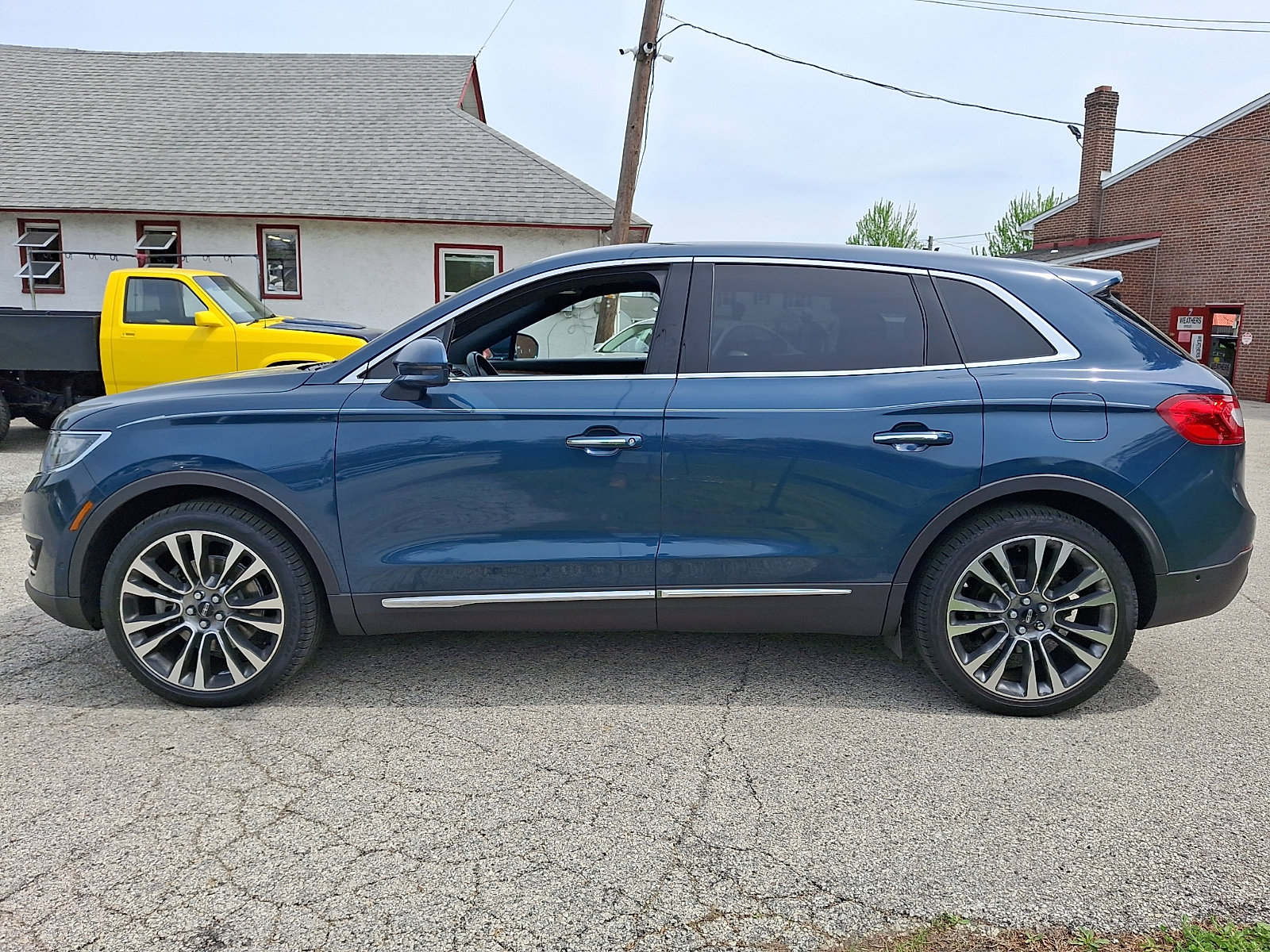 Used 2016 Lincoln MKX Reserve w/ Luxury Package image 4