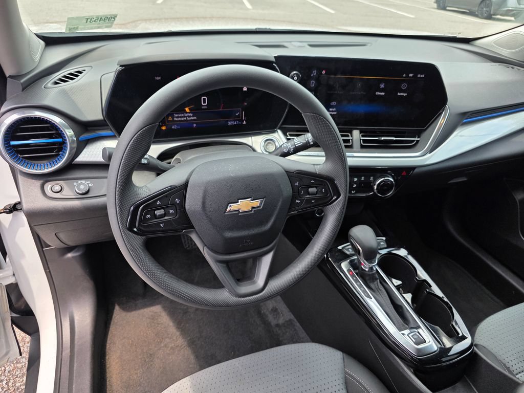 Used 2025 Chevrolet Trax LT FWD image 16