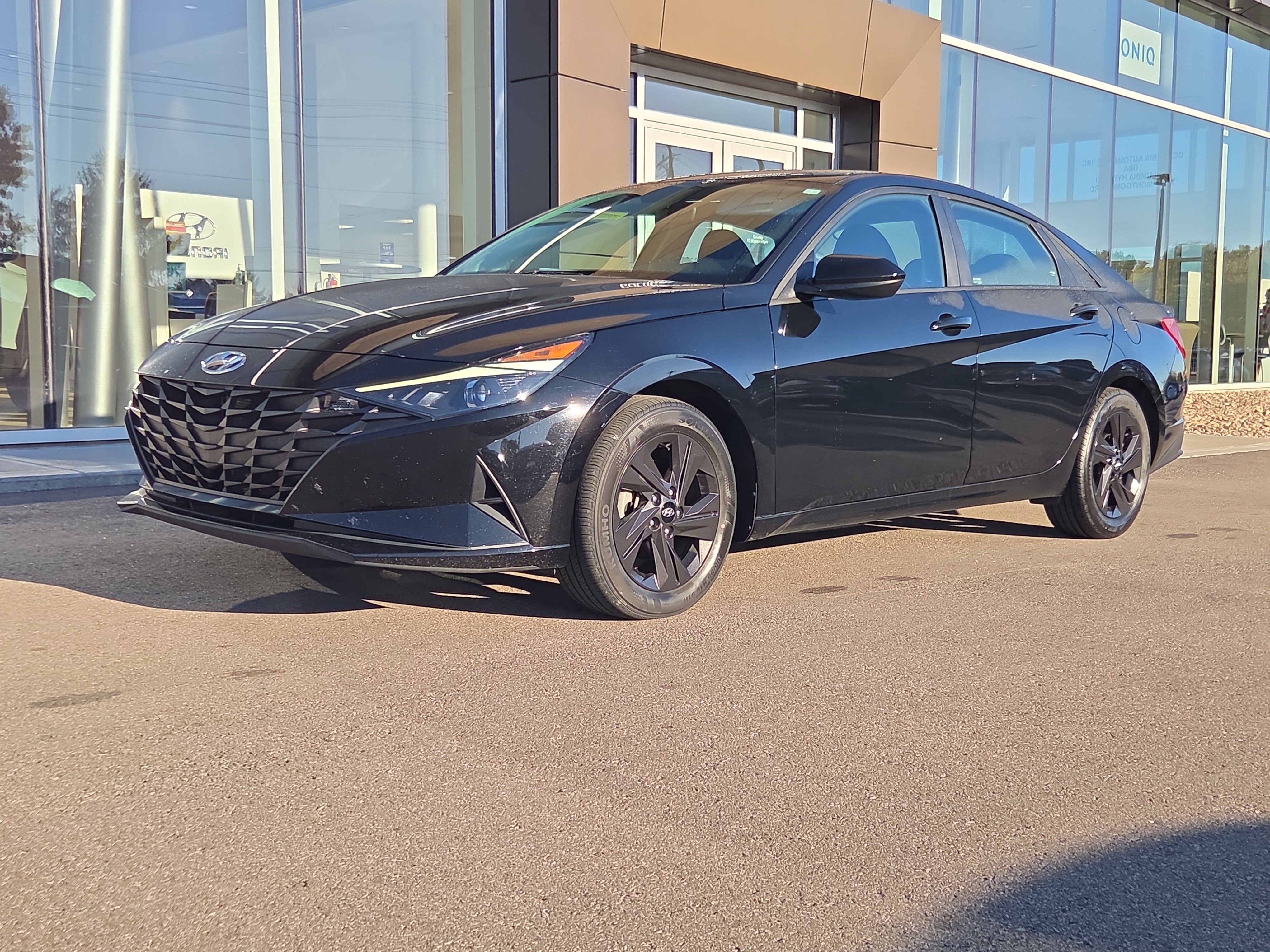 Certified 2022 Hyundai Elantra SEL w/ Preferred Accessory Package image 1