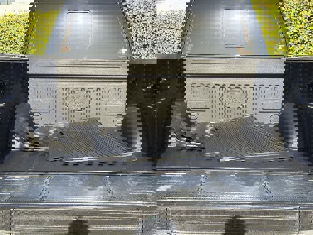 Used 2022 Ford F150 Lightning Lariat image 30