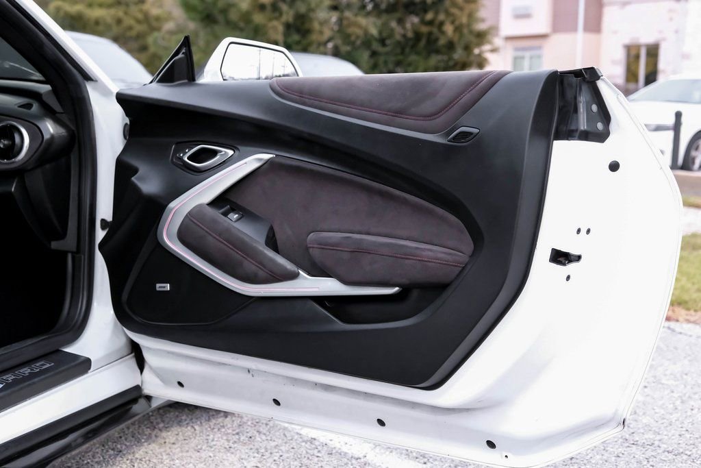 Used 2018 Chevrolet Camaro ZL1 image 25