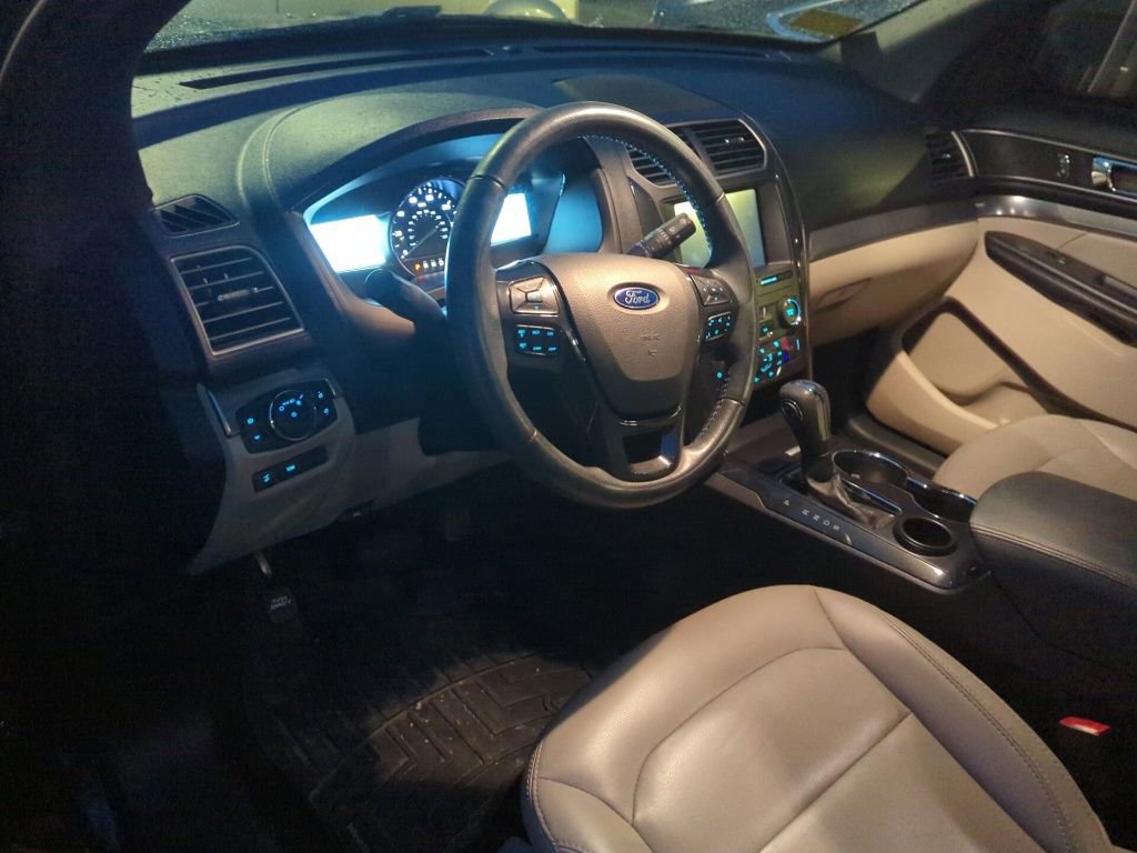 Used 2019 Ford Explorer XLT w/ Equipment Group 202A image 8