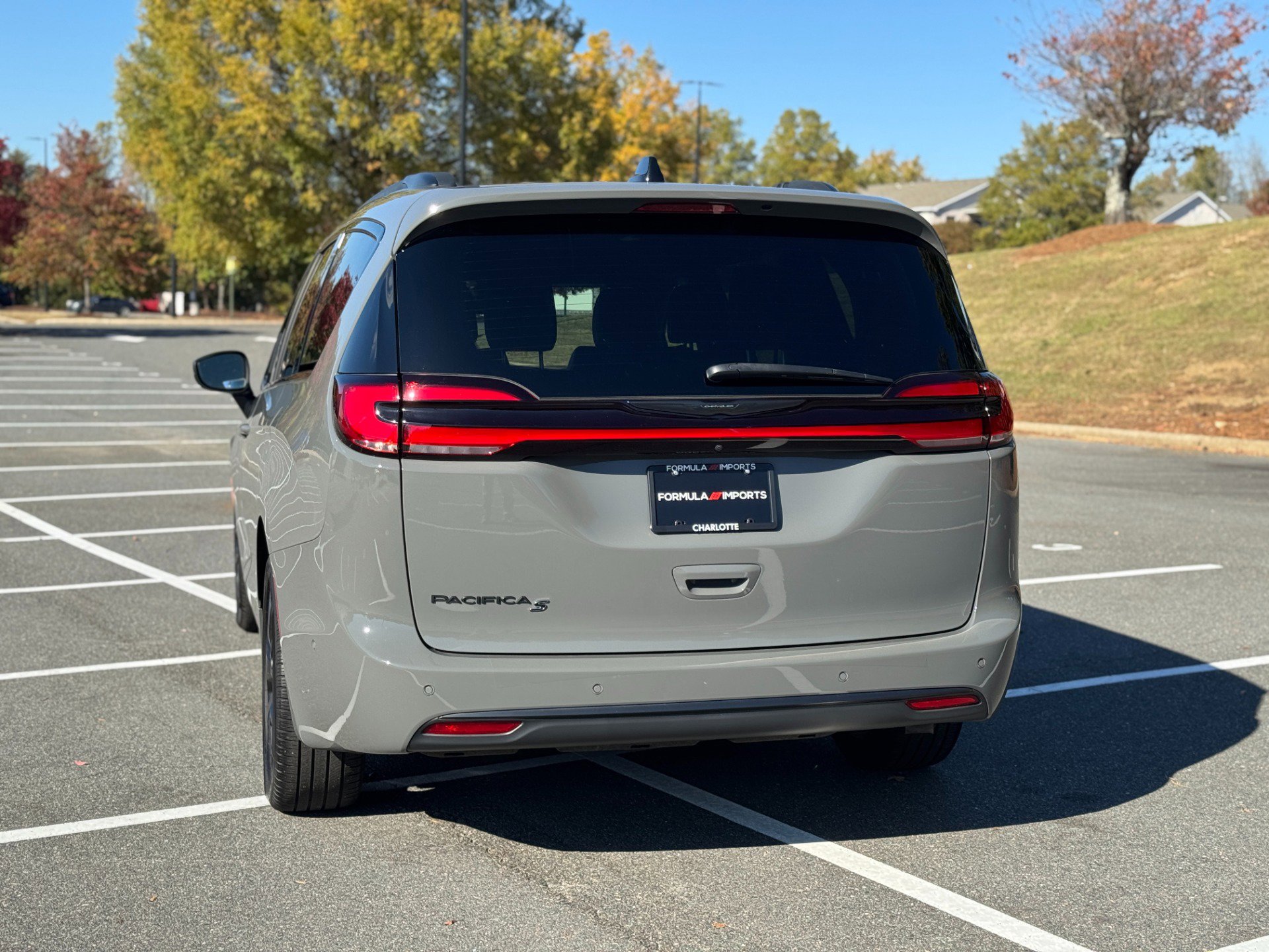 Used 2023 Chrysler Pacifica Touring-L w/ S Appearance Package image 9