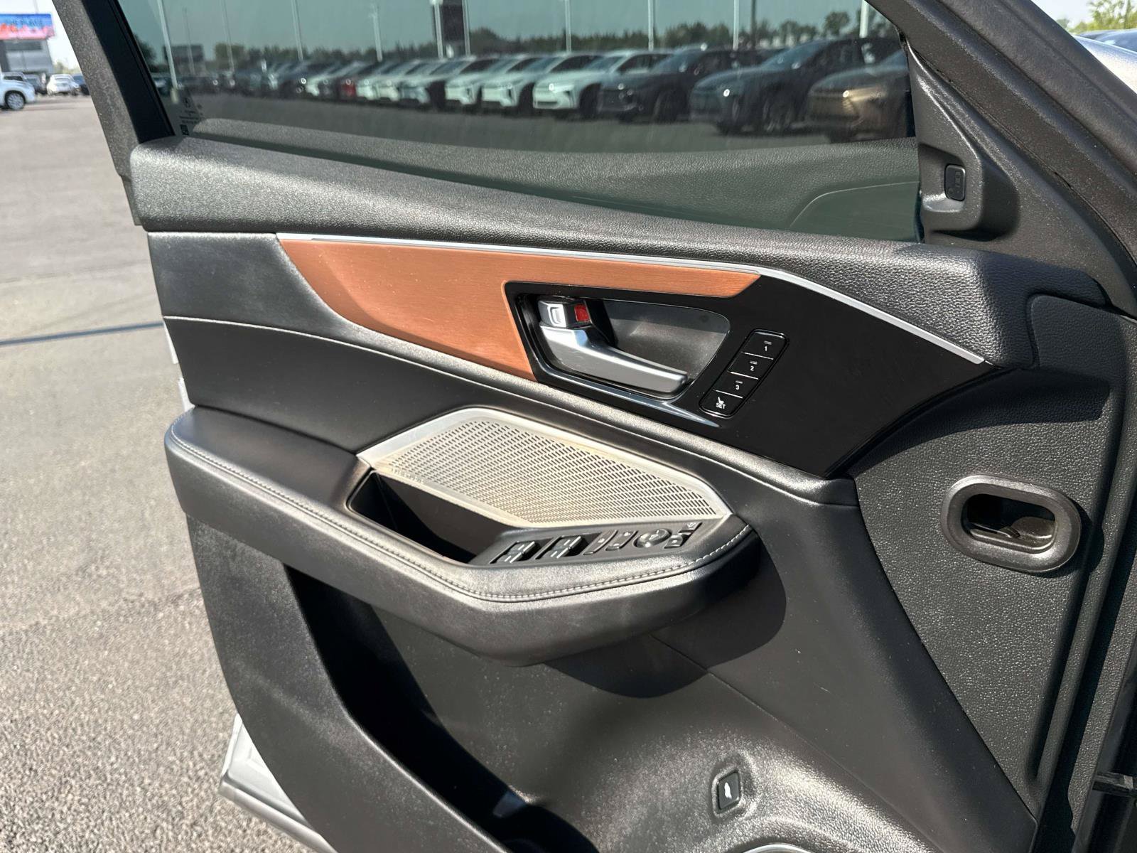 Used 2022 Acura MDX w/ Technology Package AWD/4WD image 12