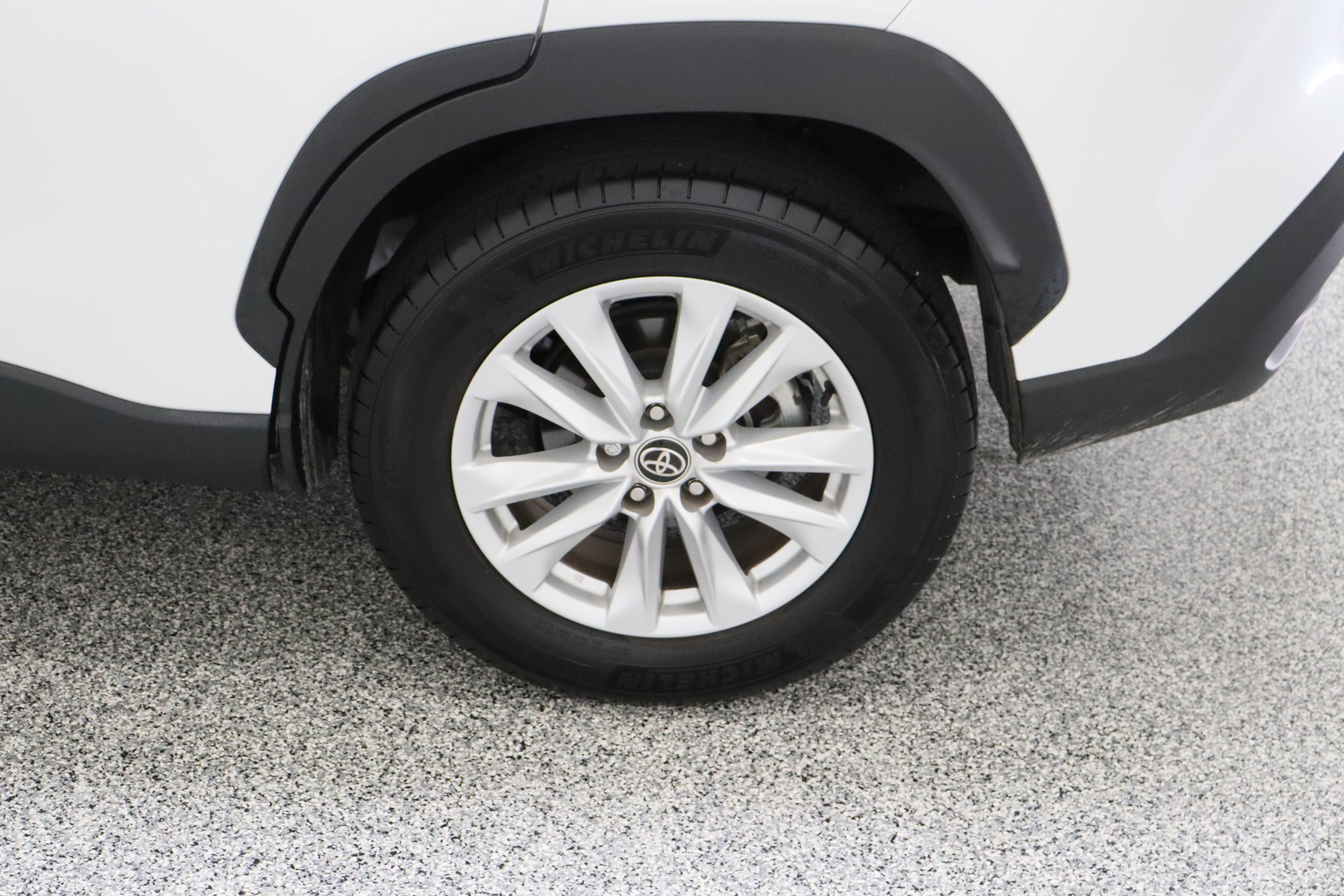 Certified 2023 Toyota Corolla Cross LE w/ Moonroof Package image 10