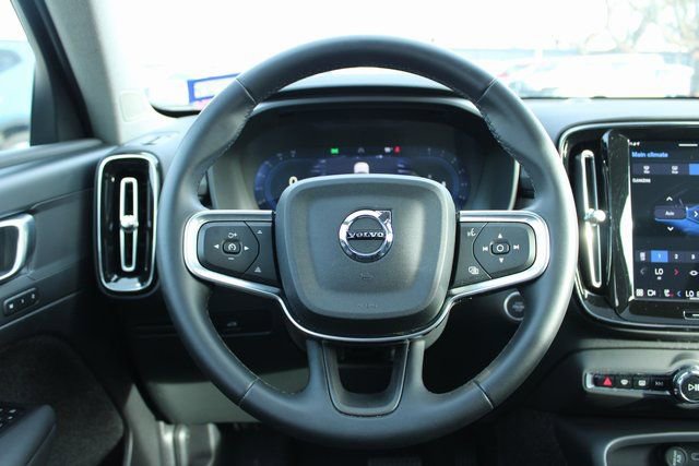 Used 2025 Volvo XC40 B5 Core image 25