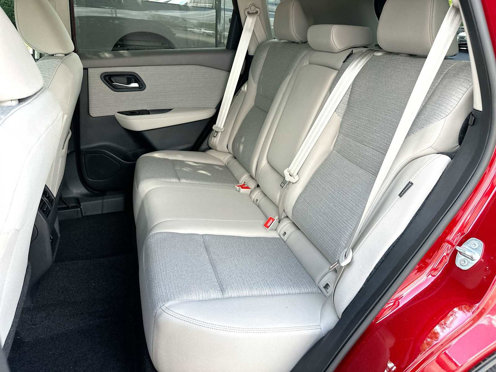 Used 2023 Nissan Rogue SV image 23