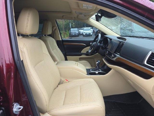 Used 2017 Toyota Highlander Limited Platinum AWD/4WD image 10