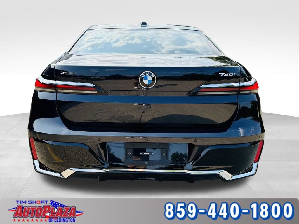 Used 2025 BMW 740i xDrive w/ Premium Package AWD/4WD image 11