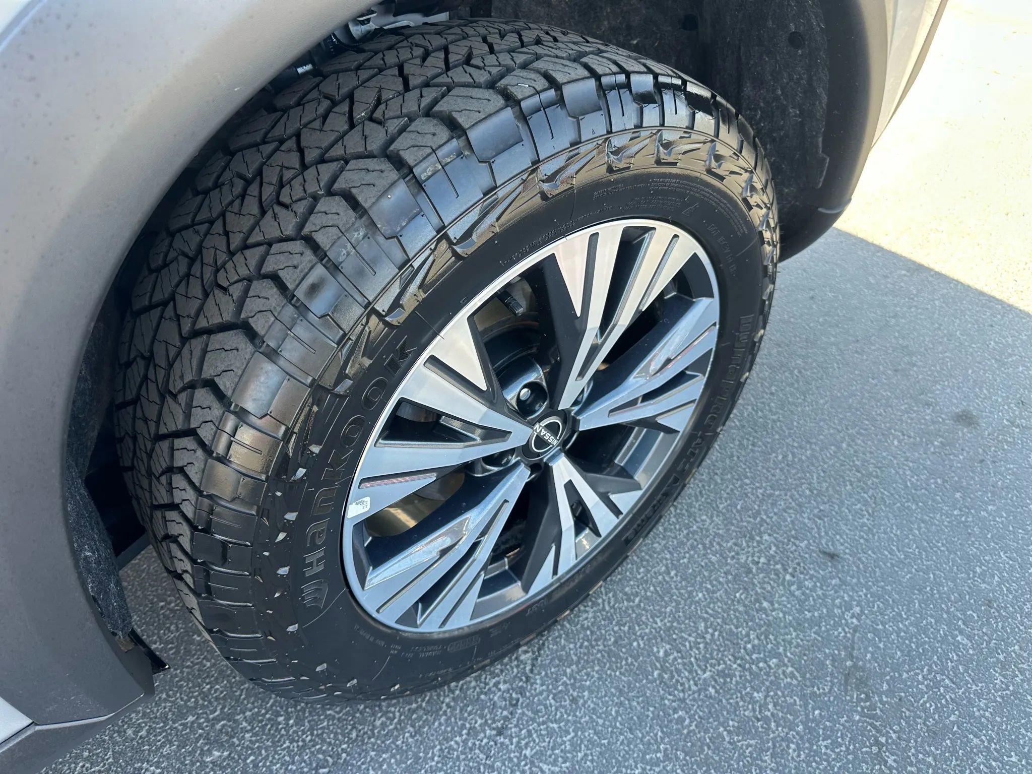 Used 2023 Nissan Rogue SV image 10