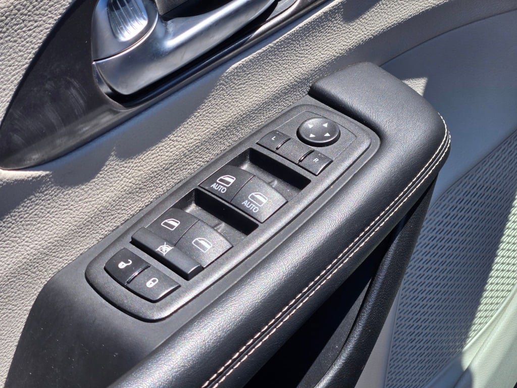Used 2024 Chrysler Pacifica Select image 21