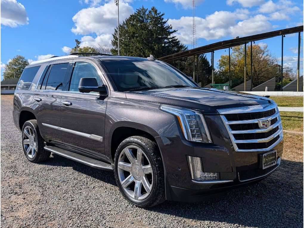 Used 2018 Cadillac Escalade Luxury image 3