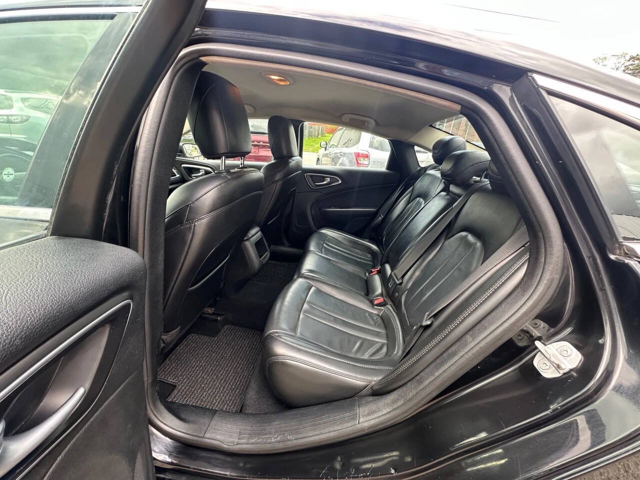 Used 2017 Chrysler 200 Limited Platinum FWD image 11