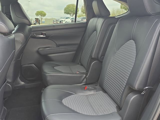 Used 2025 Toyota Highlander XSE image 15
