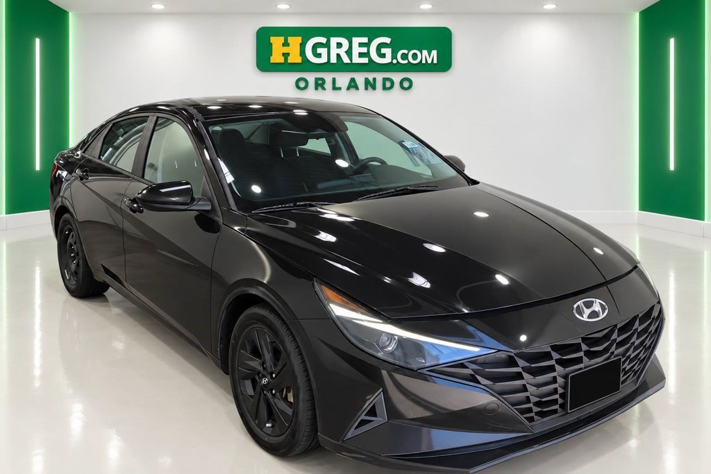 Used 2023 Hyundai Elantra SEL w/ Cargo Package FWD image 4