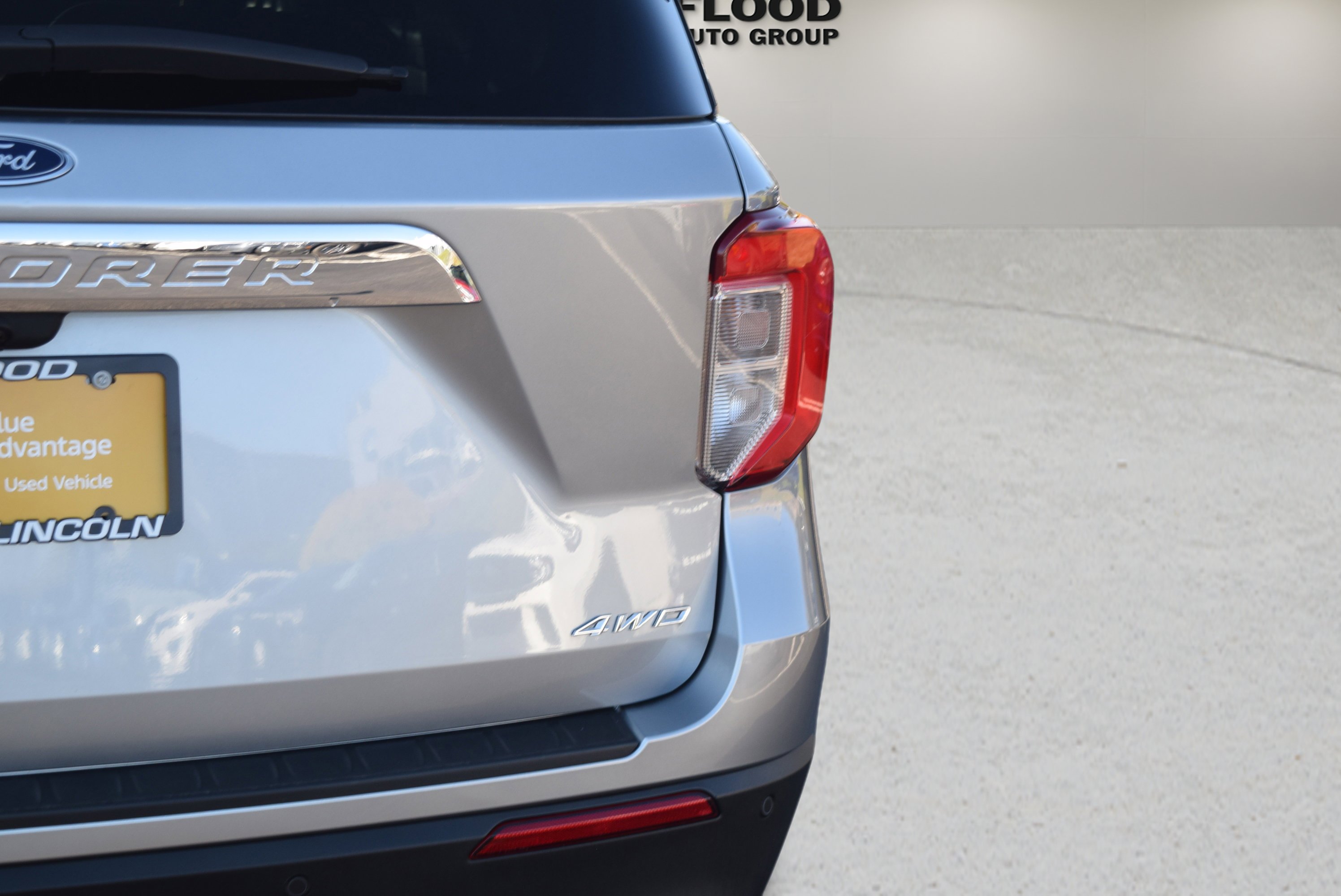 Used 2022 Ford Explorer XLT w/ Equipment Group 202A image 6