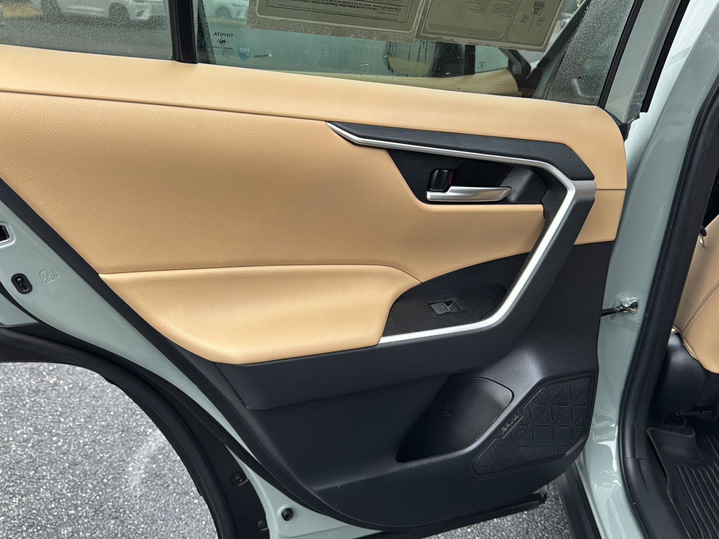 Used 2023 Toyota RAV4 XLE Premium image 15