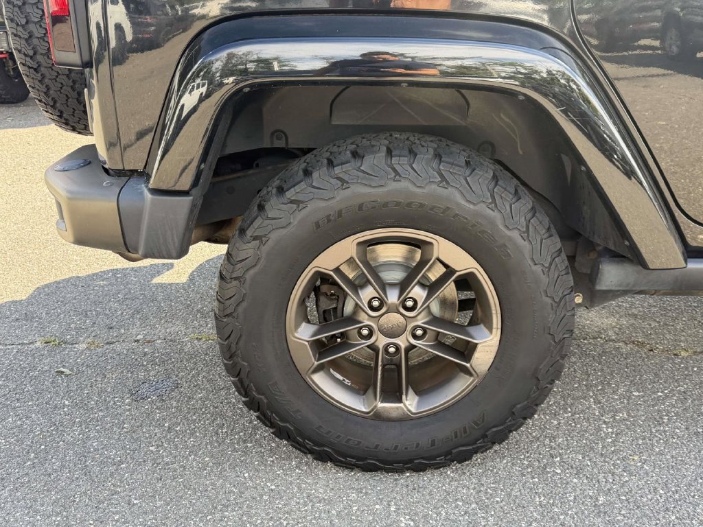 Certified 2016 Jeep Wrangler Unlimited Sahara AWD/4WD image 12
