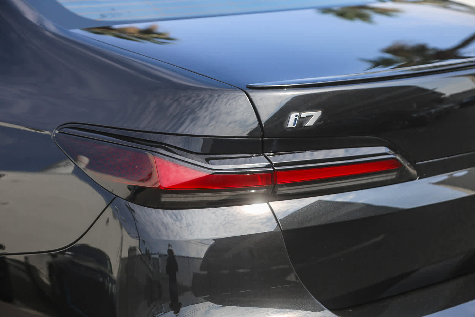 Used 2025 BMW i7 eDrive50 w/ M Sport Package image 7