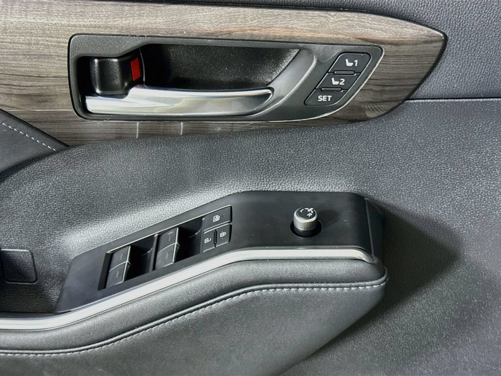Certified 2021 Toyota Highlander Limited AWD/4WD image 26