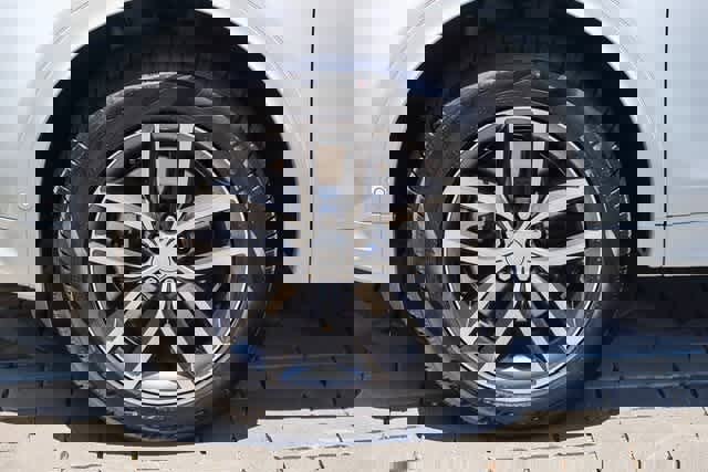 New 2024 Land Rover Discovery Sport S image 8