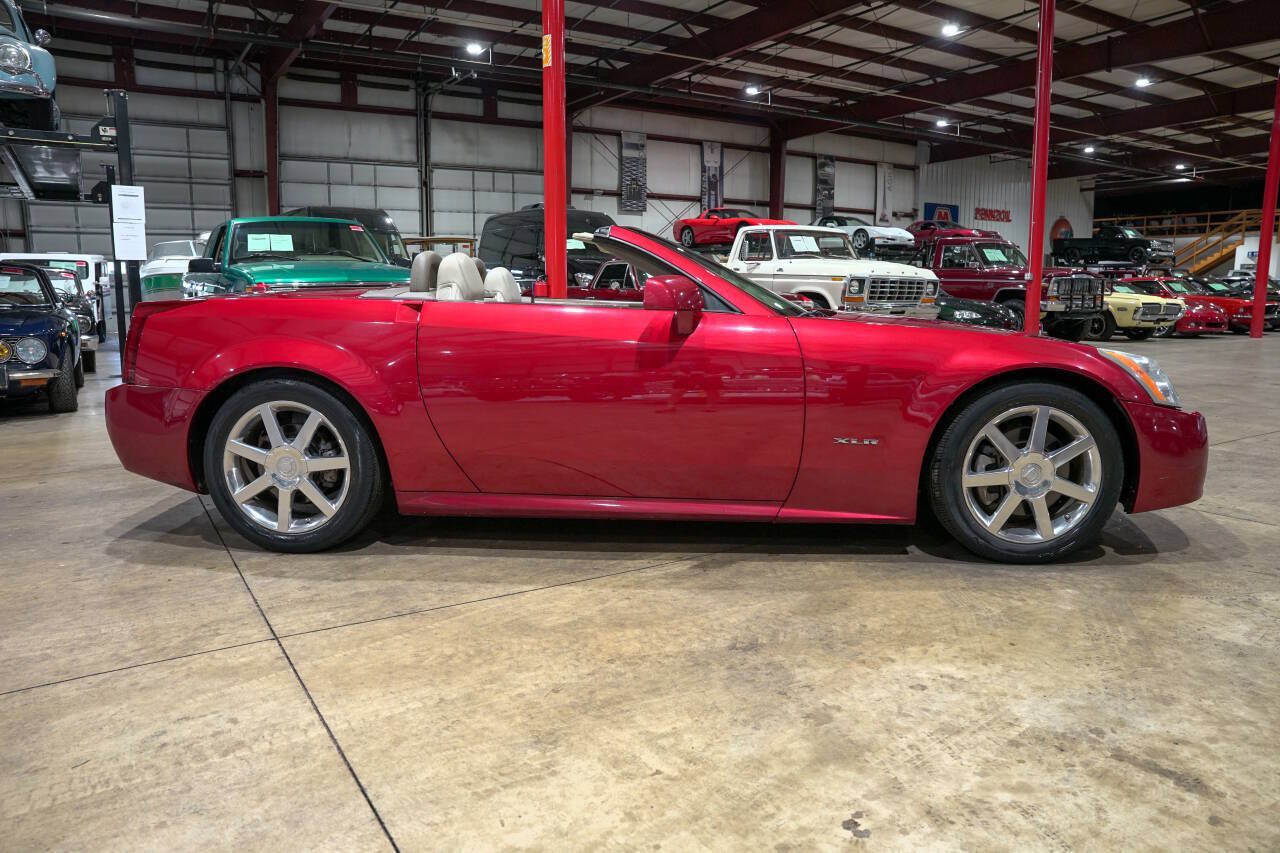 Used 2005 Cadillac XLR RWD image 10