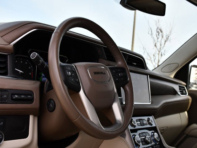 Used 2021 GMC Yukon XL Denali image 13