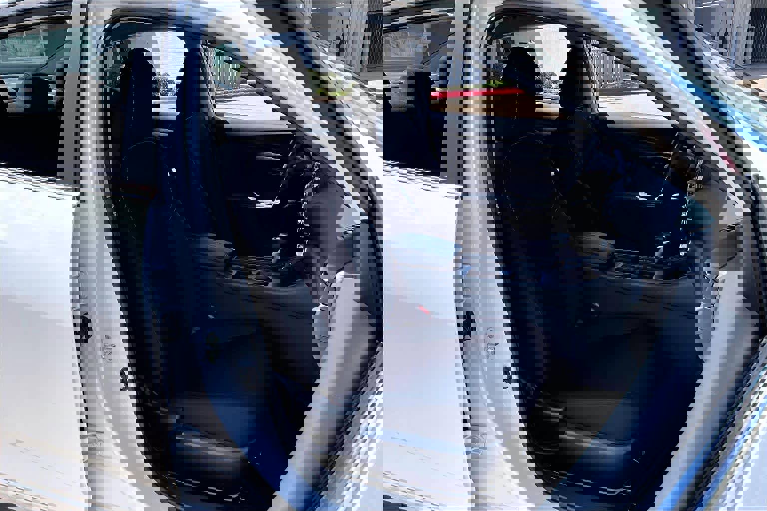 Used 2025 Nissan Sentra S image 9