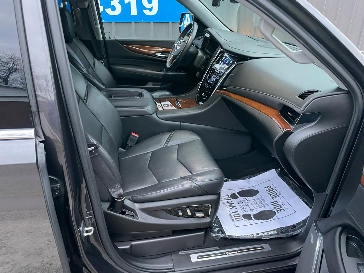 Used 2017 Cadillac Escalade Premium Luxury image 8