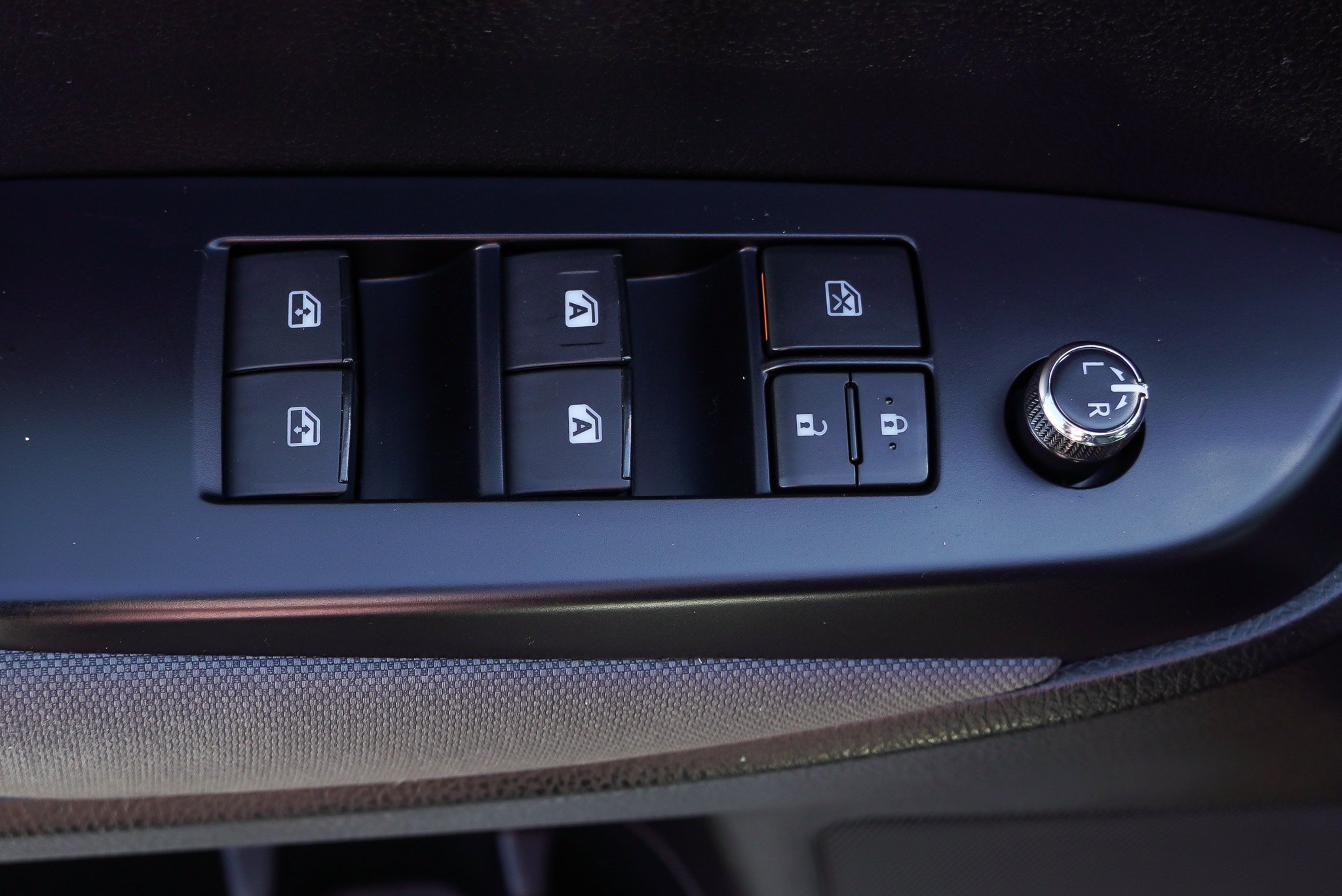 Used 2019 Toyota Highlander LE AWD/4WD image 19