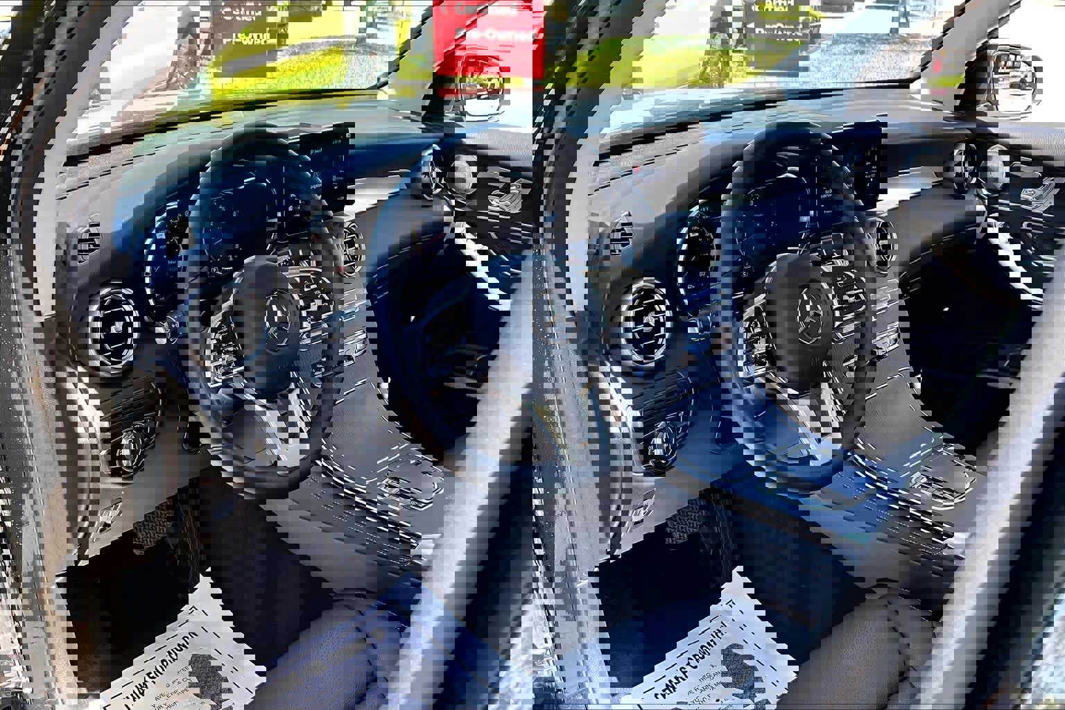 Used 2021 Mercedes-Benz GLC 300 4MATIC image 17