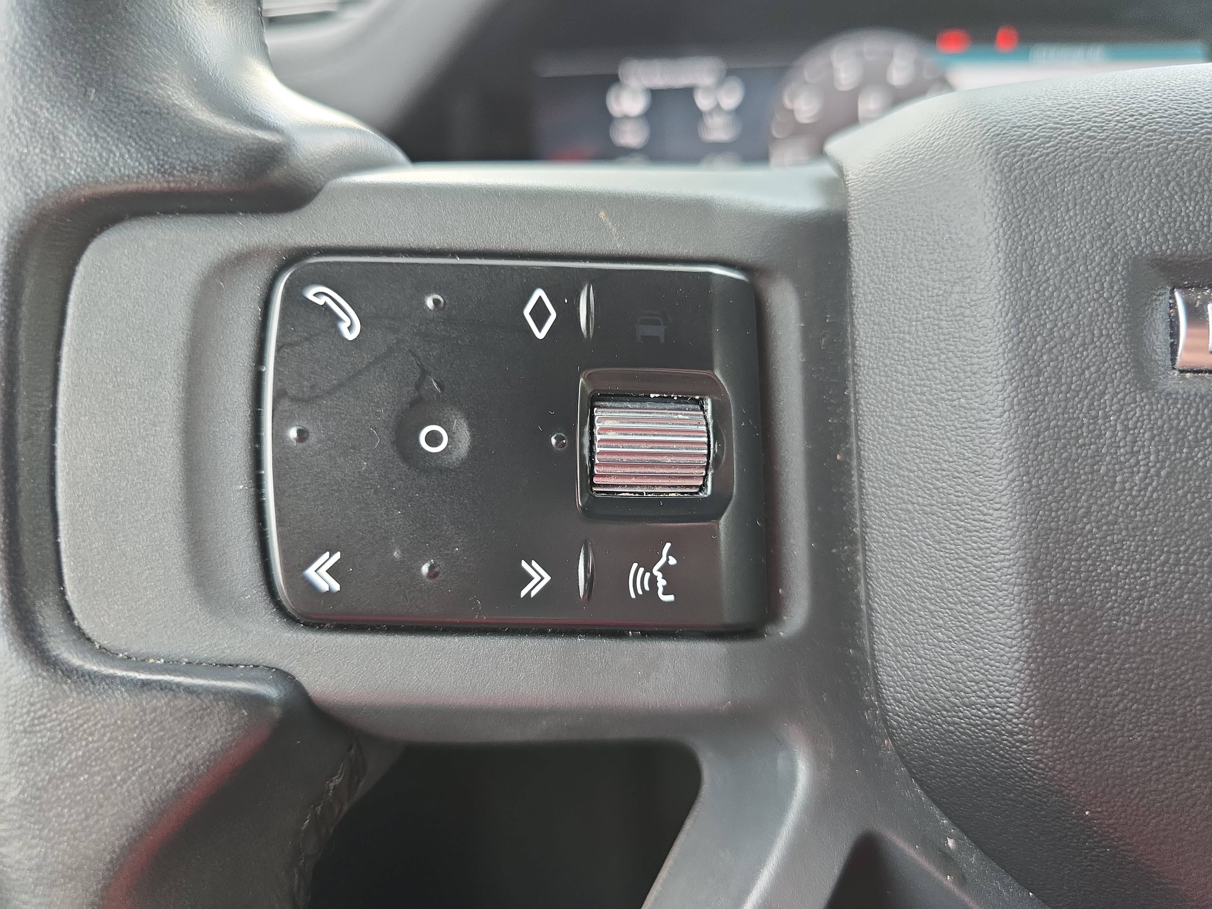 Used 2023 Land Rover Defender 110 X-Dynamic SE AWD/4WD image 16