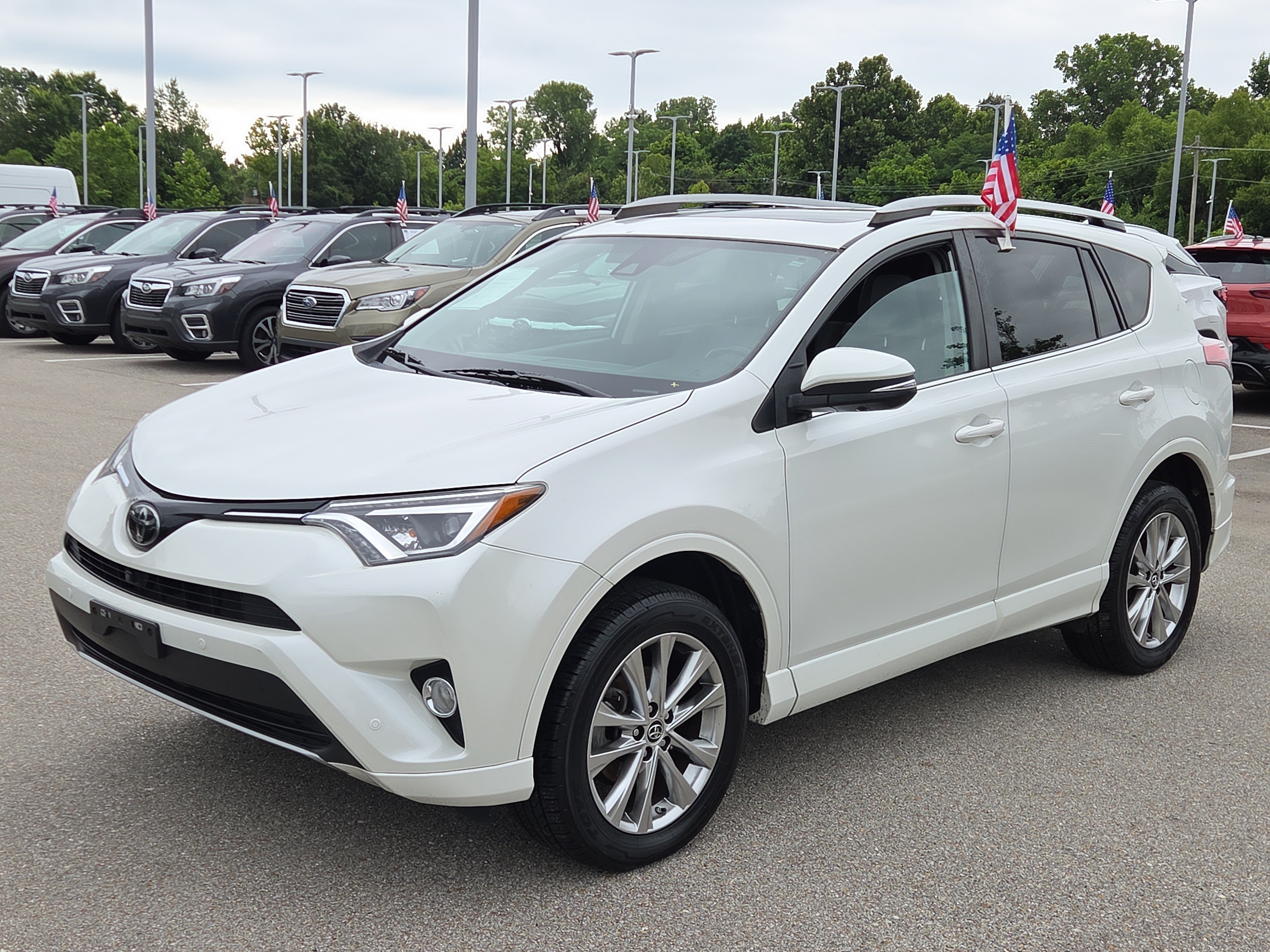 Used 2018 Toyota RAV4 Platinum AWD/4WD image 7