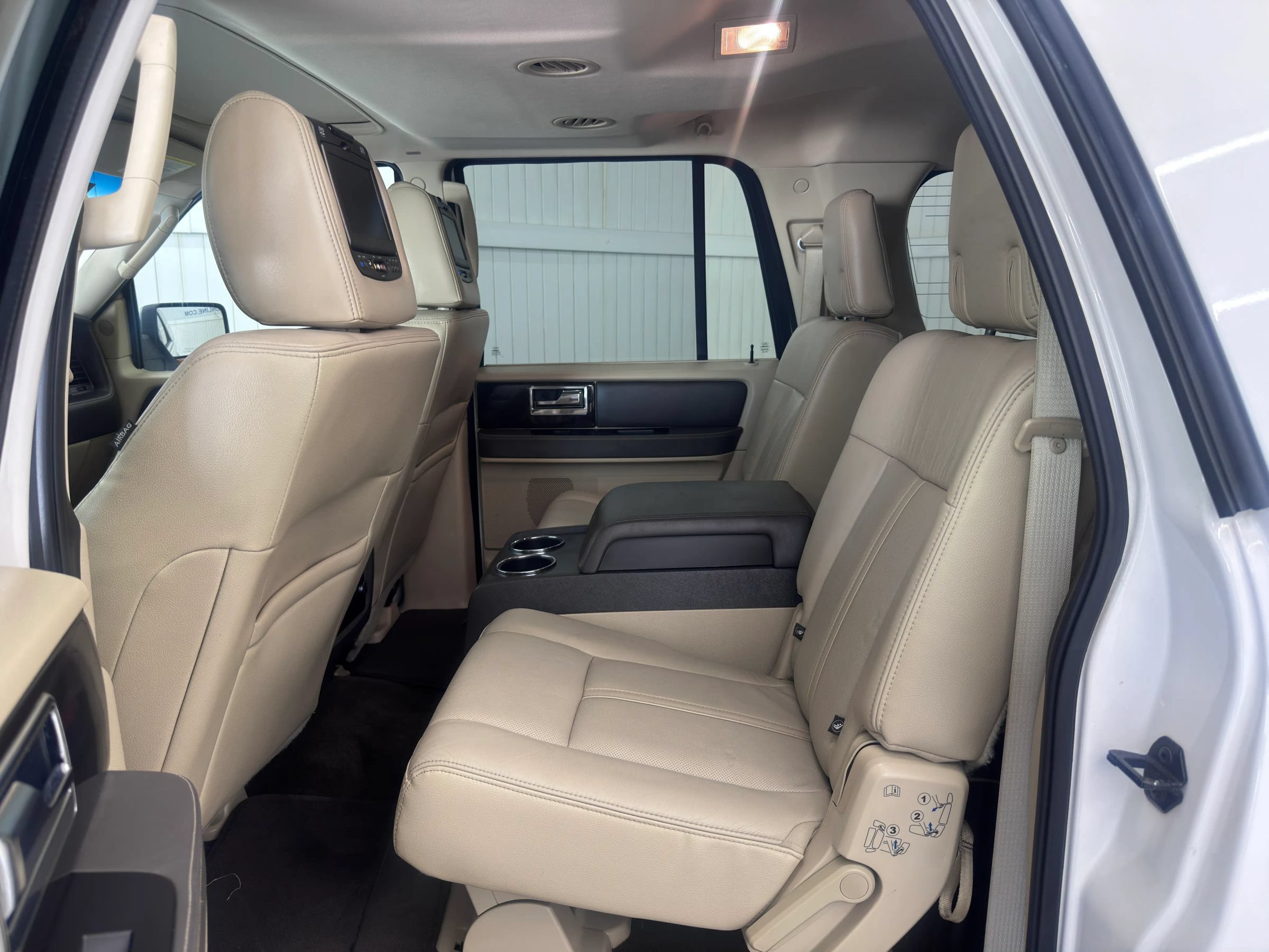 Used 2015 Lincoln Navigator L 2WD w/ Equipment Group 101A Reserve image 12