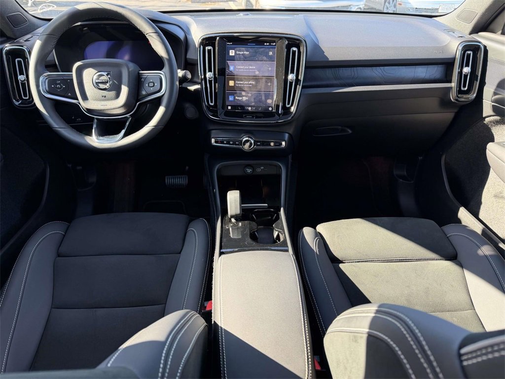 Used 2023 Volvo XC40 Recharge Plus image 8