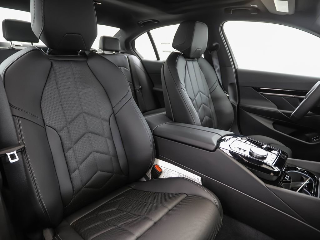 Used 2026 BMW 530i xDrive w/ Premium Package image 32