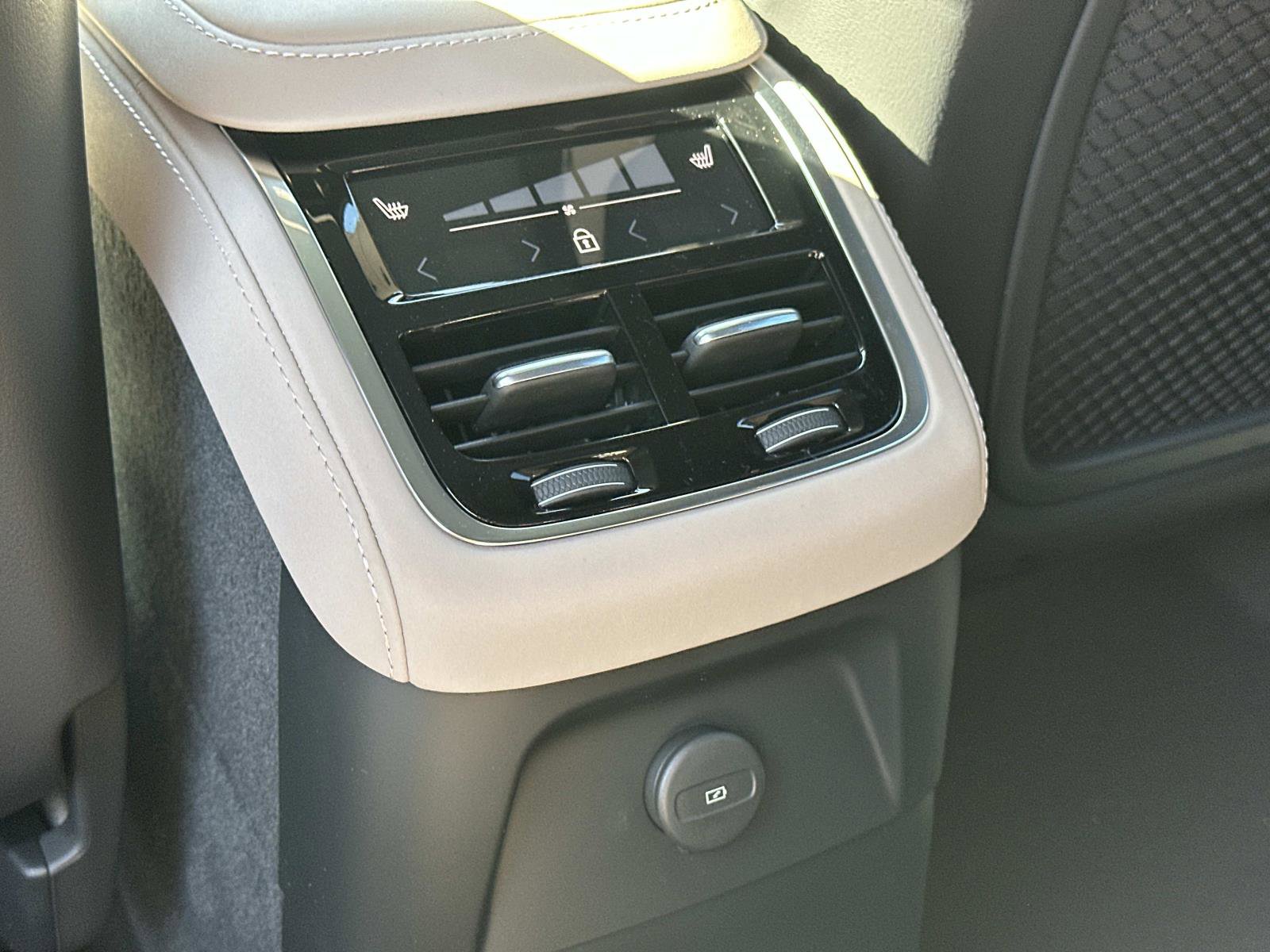 New 2026 Volvo XC90 T8 Plus AWD/4WD image 10