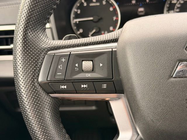 Used 2024 Mitsubishi Outlander AWD image 23