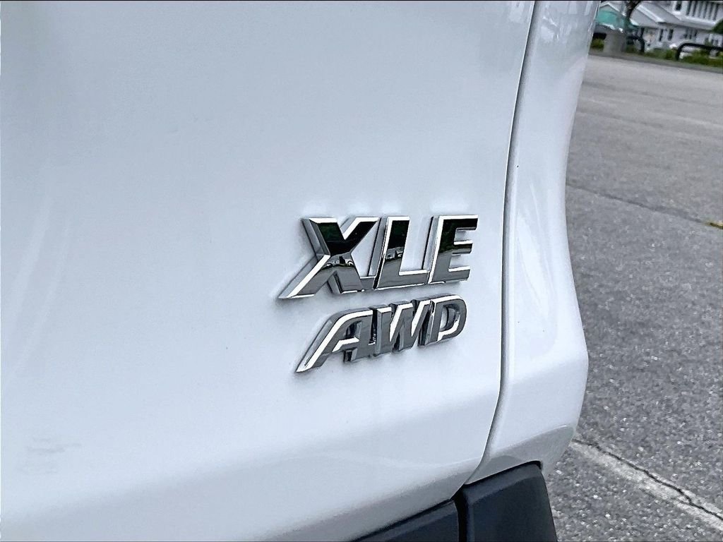 Used 2025 Toyota RAV4 XLE AWD/4WD image 29