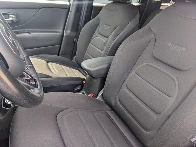 Used 2016 Jeep Renegade Latitude AWD/4WD image 12